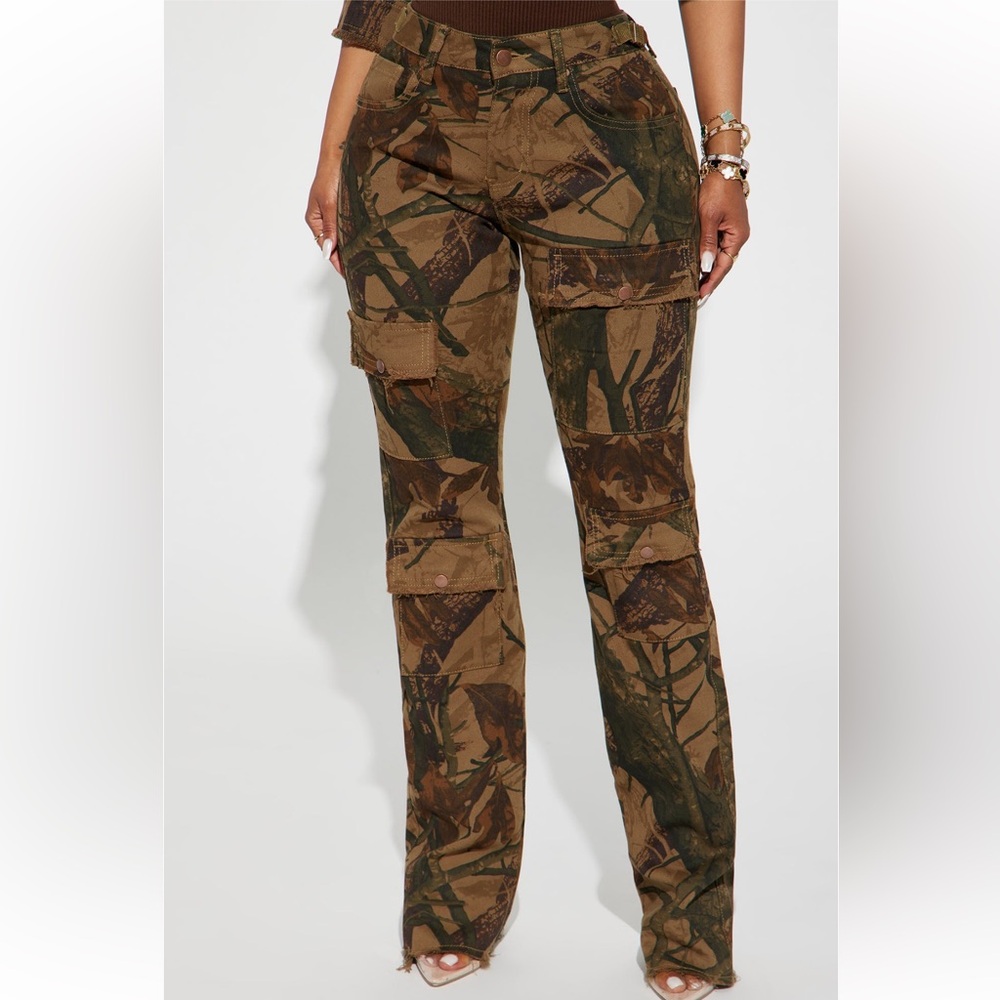 Brand new fashion nova camo stretch cargo jeans size 11